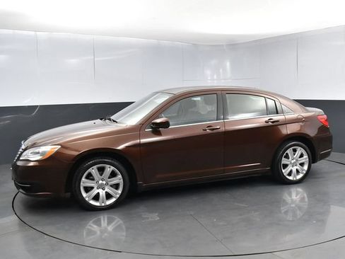 Used 2013 Chrysler 200 Touring FWD image 5