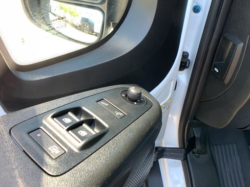 Used 2025 RAM ProMaster 2500 w/ Convenience Group FWD image 10