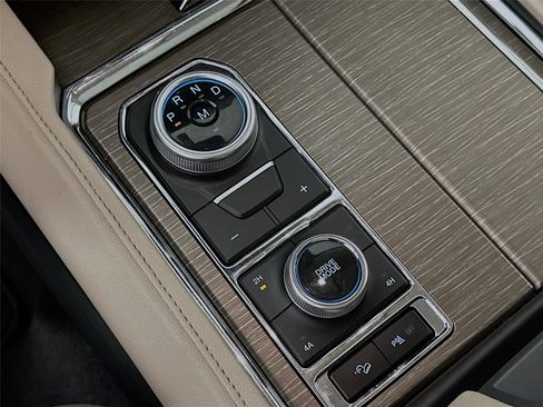 Used 2024 Ford Expedition Max Limited image 17