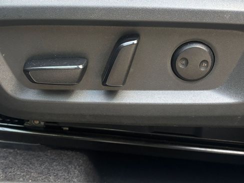 Used 2025 Nissan Rogue SV FWD image 22