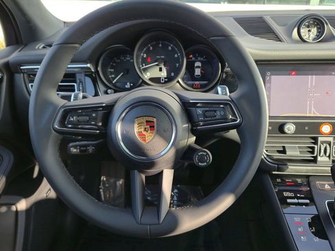 Certified 2025 Porsche Macan image 17