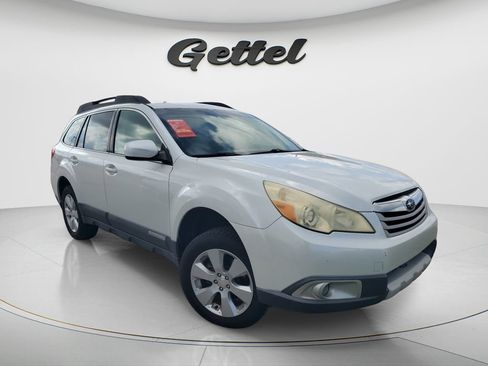 Used 2010 Subaru Outback 2.5i Limited AWD/4WD image 2