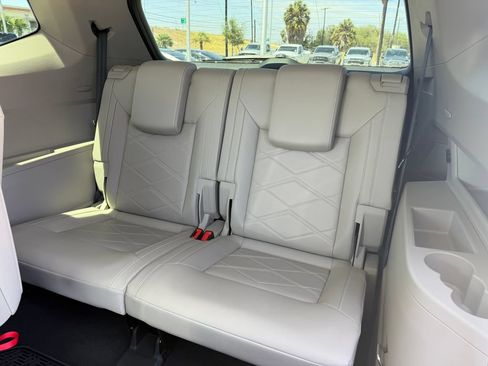 Used 2024 Volkswagen Atlas SE w/ Panoramic Sunroof Package FWD image 9