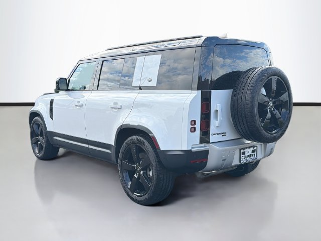 Used 2023 Land Rover Defender 110 SE AWD/4WD image 2