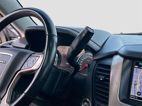 Used 2019 GMC Yukon XL Denali w/ Open Road Package image 17