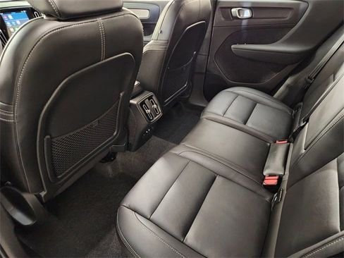 Used 2025 Volvo XC40 B5 Core image 29