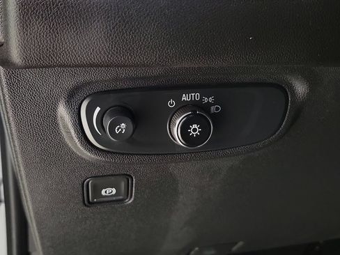 Used 2024 GMC Terrain SLE FWD image 11