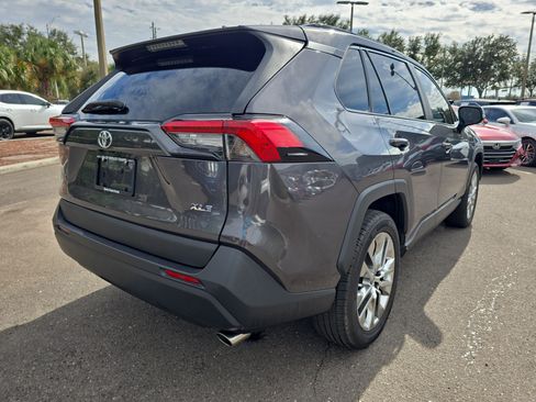 Used 2021 Toyota RAV4 XLE Premium image 8