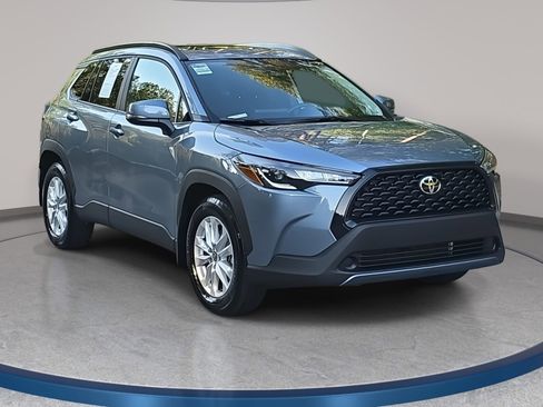 Used 2024 Toyota Corolla Cross LE w/ Moonroof Package image 3