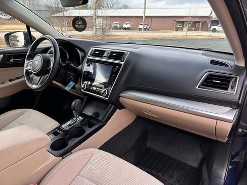 Used 2018 Subaru Outback 2.5i Premium image 12