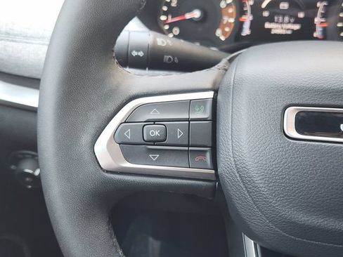 Used 2025 Jeep Compass Latitude AWD/4WD image 27