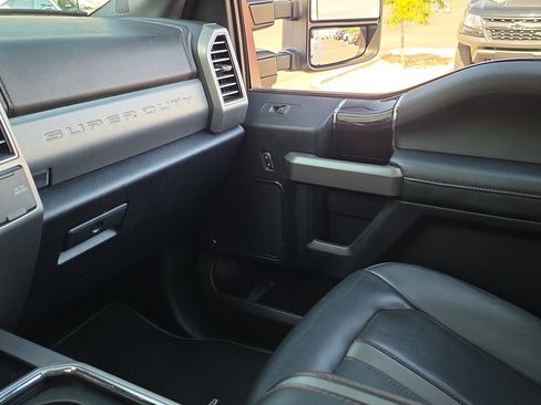 Used 2020 Ford F450 Platinum w/ FX4 Off-Road Package image 31