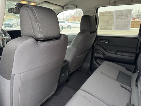 Certified 2025 Nissan Frontier SV image 33
