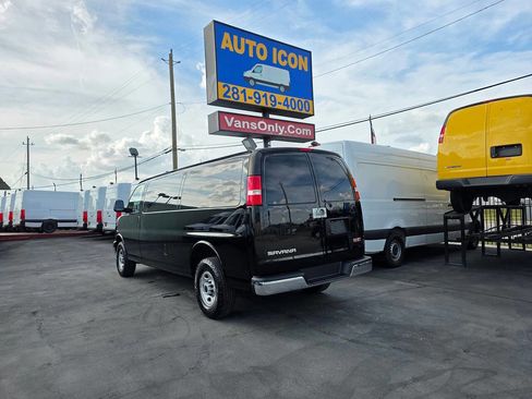 Used 2023 GMC Savana 3500 Extended w/ Driver Convenience Package image 2