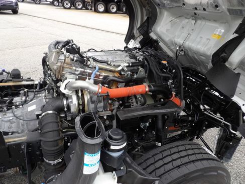 Used 2024 Chevrolet Low Cab Forward 5500HD RWD image 43