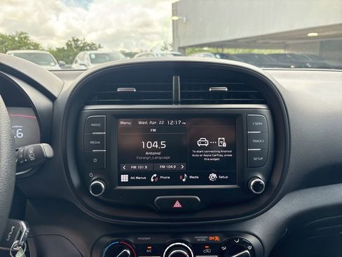 Used 2025 Kia Soul LX w/ LX Technology Package FWD image 19