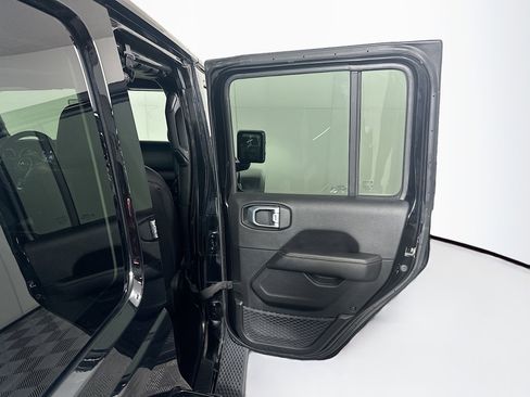 Used 2023 Jeep Wrangler Unlimited Sahara image 31