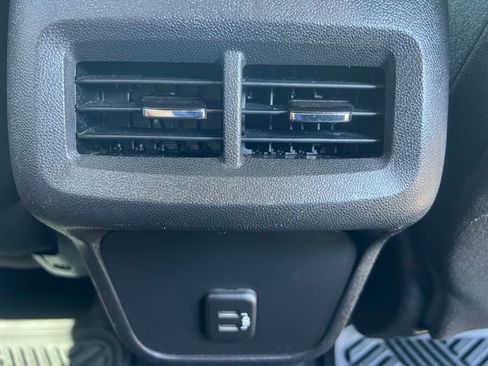 Used 2020 Chevrolet Equinox LT FWD image 18