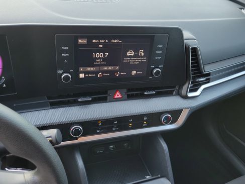 Used 2025 Kia Sportage LX image 24