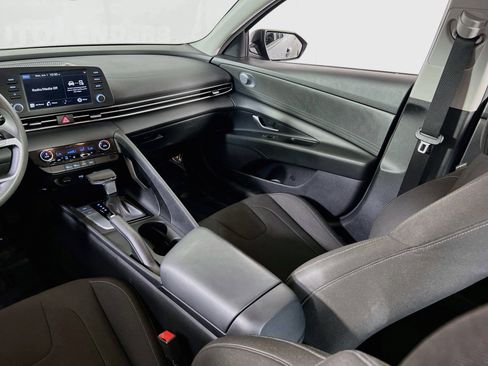Used 2023 Hyundai Elantra SEL FWD image 21