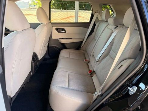 Used 2025 Nissan Rogue SV AWD/4WD image 16