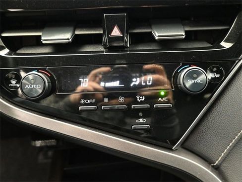 Used 2023 Toyota Camry SE image 9