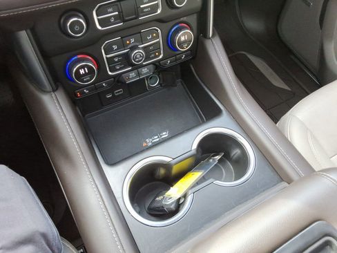 Certified 2022 Chevrolet Tahoe Z71 w/ Luxury Package image 35