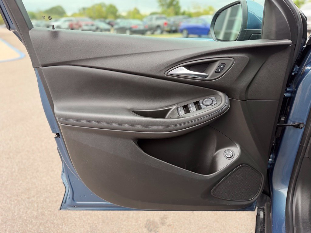 Used 2025 Buick Encore GX Sport Touring FWD image 23