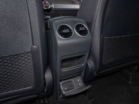 Used 2025 Mercedes-Benz GLB 250 image 26