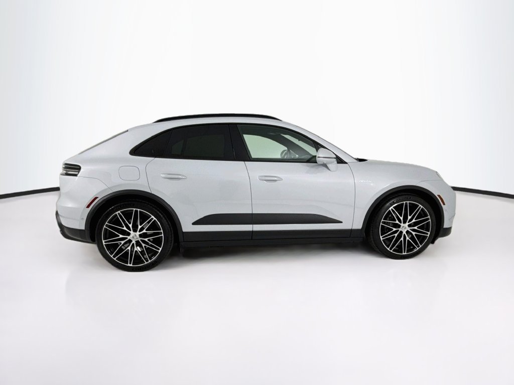 Certified 2024 Porsche Macan 4 Electric AWD/4WD image 8