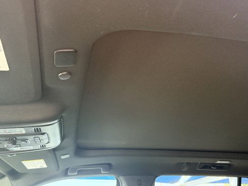 Used 2023 GMC Yukon Denali image 12