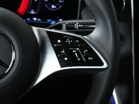 Used 2025 Mercedes-Benz GLC 350e 4MATIC image 17