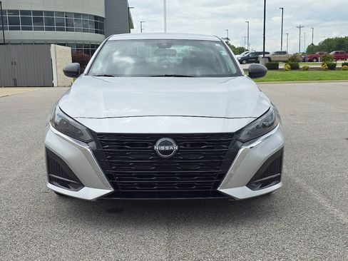 Used 2024 Nissan Altima 2.5 SV FWD image 9