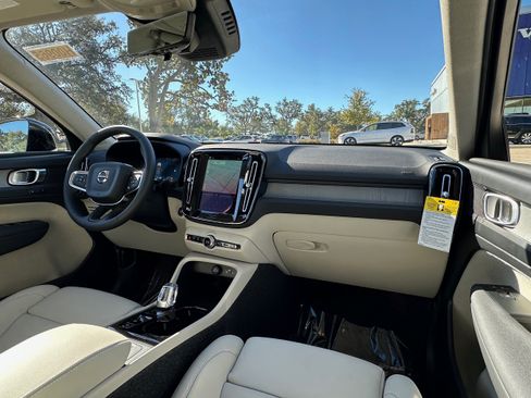 New 2026 Volvo XC40 B5 Plus w/ Protection Package Premier AWD/4WD image 10
