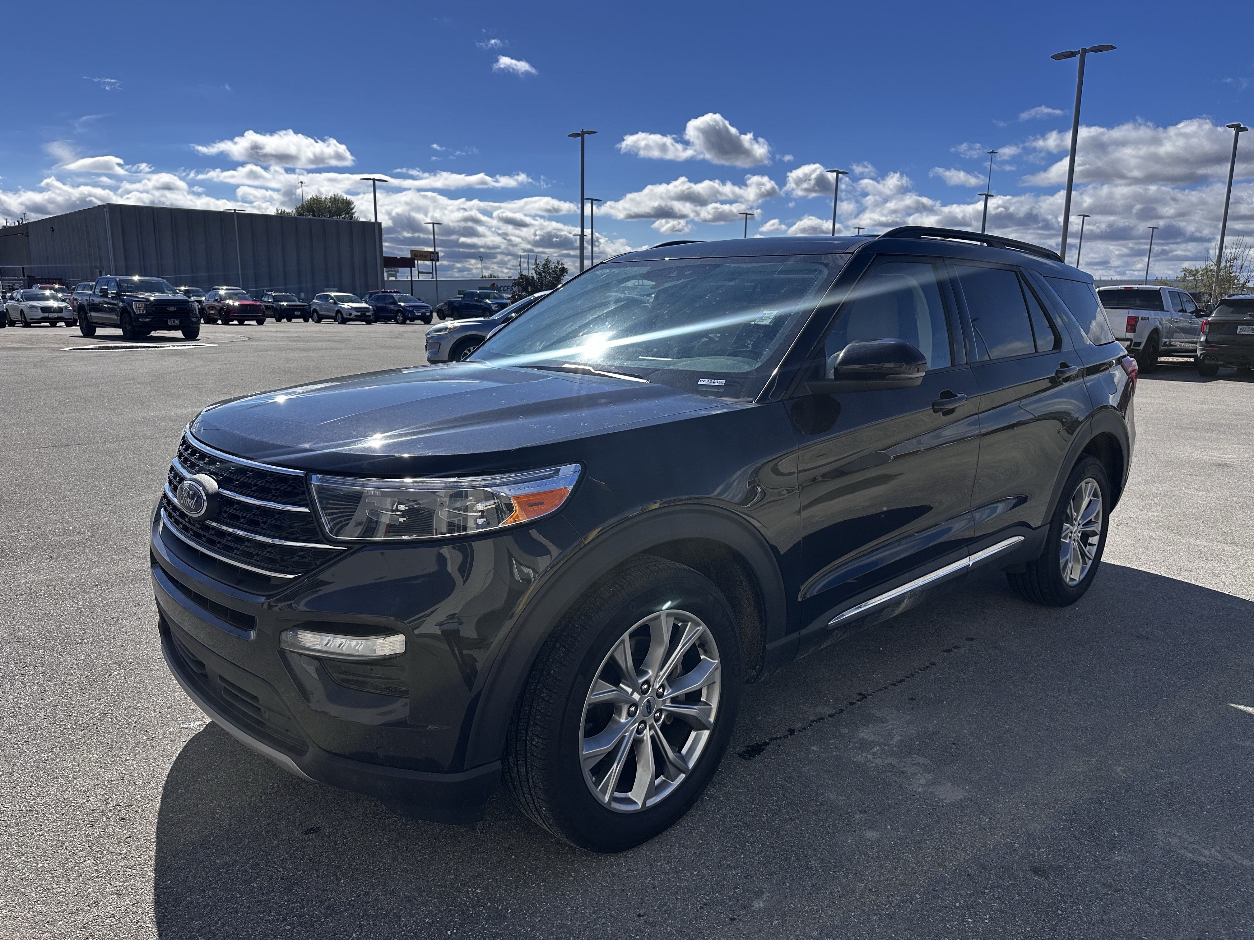 Used 2024 Ford Explorer XLT w/ Equipment Group 202A AWD/4WD image 3