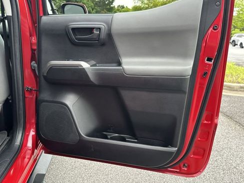 Used 2022 Toyota Tacoma SR5 w/ Technology Package RWD image 18