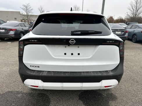 New 2026 Nissan Kicks SV image 4