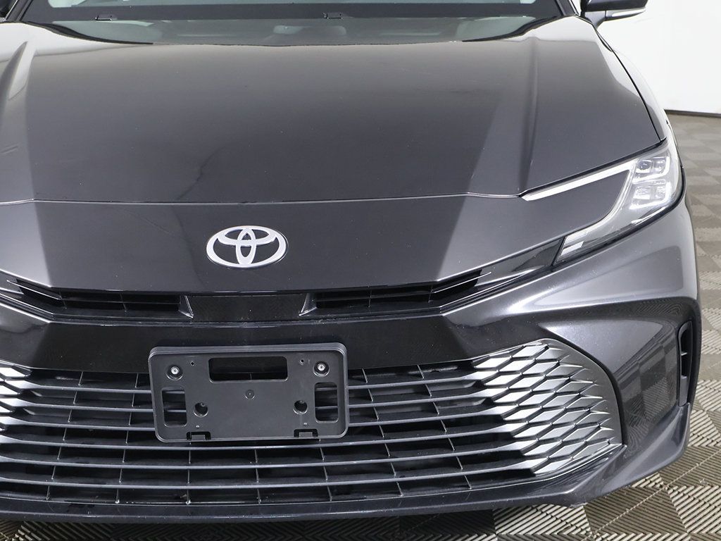 Used 2025 Toyota Camry XLE FWD image 13