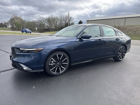 New 2026 Honda Accord Touring image 2
