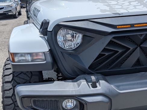 Used 2021 Jeep Gladiator Sport AWD/4WD image 9