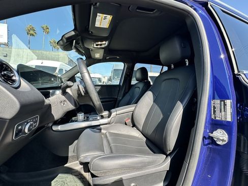 Used 2020 Mercedes-Benz GLB 250 4MATIC w/ Premium Package image 10