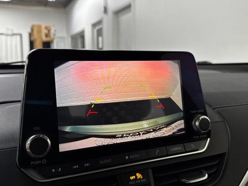 Used 2020 Nissan Altima 2.5 SV FWD image 14