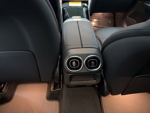 Used 2026 Mercedes-Benz GLC 300 image 23