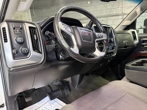 Used 2018 GMC Sierra 2500 SLE w/ HD SLE Preferred Plus Package AWD/4WD image 10