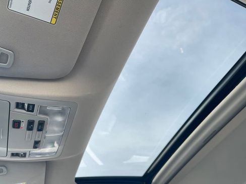 Used 2018 Toyota Avalon Limited w/ All Weather Liner Package FWD image 22