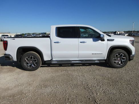 New 2026 GMC Sierra 1500 SLT w/ SLT Premium Package AWD/4WD image 3