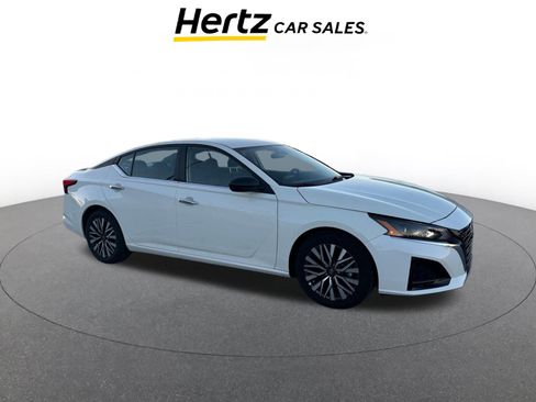 Used 2025 Nissan Altima 2.5 SV image 1