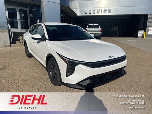New 2025 Kia K4 LXS image 1