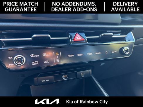 Used 2025 Kia Niro LX image 47