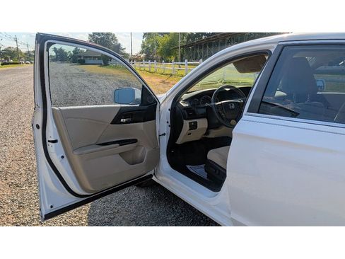 Used 2015 Honda Accord EX image 11